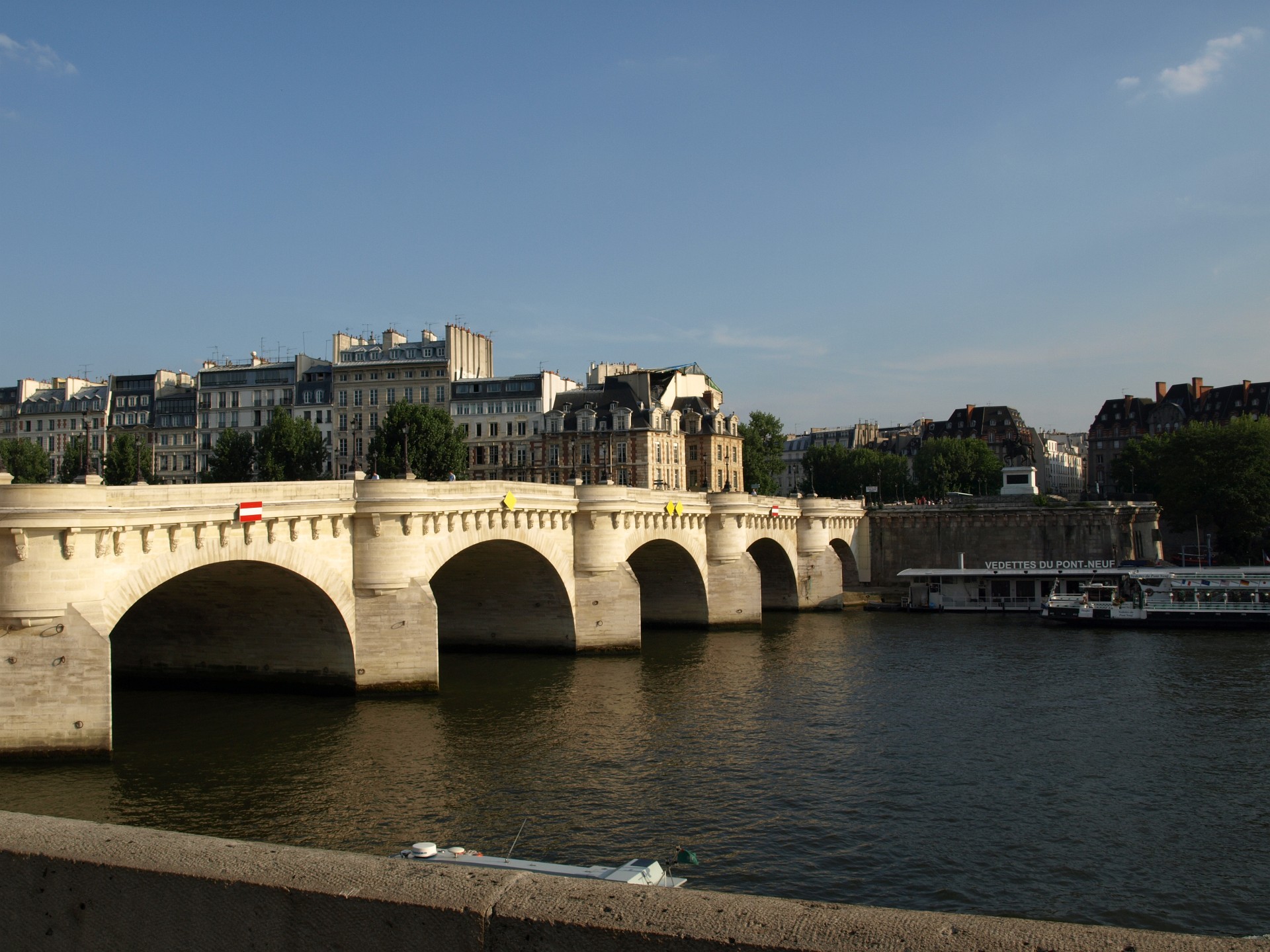 Pont Neuf and Riverside Apartments